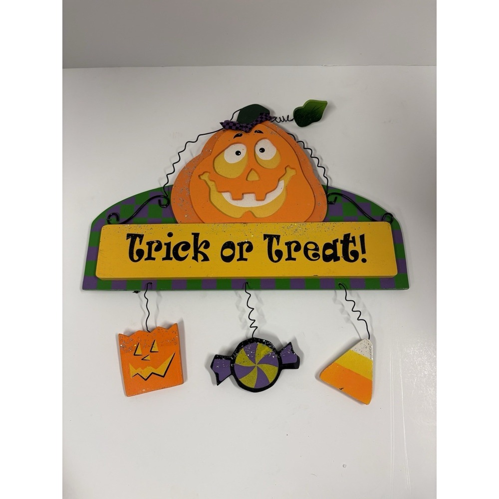 HALLOWEEN "Trick Or treat" Wooden Decoration Sign Wall Hanging